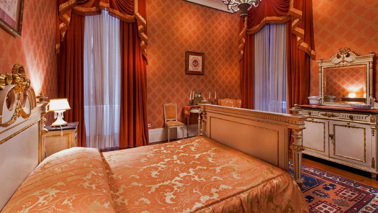 Palace Hotel Do Bussaco Лузу Экстерьер фото A suite at the hotel