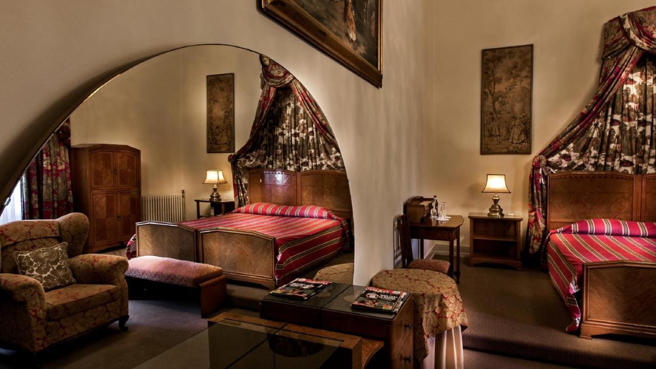 Palace Hotel Do Bussaco Лузу Экстерьер фото A room at the hotel